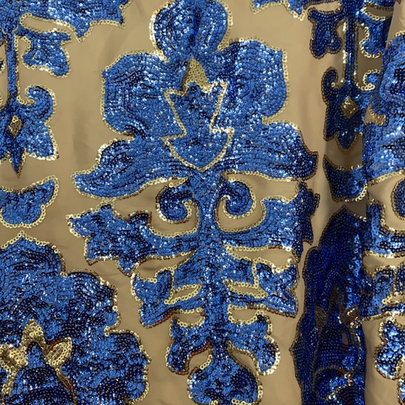 Beautiful sequenced top - Picture 3 of 4